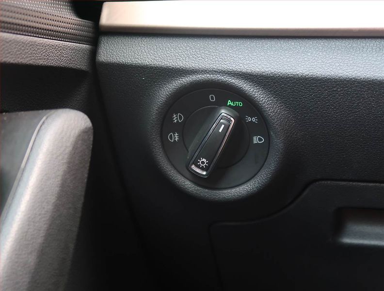 Škoda Kamiq (2021) Style Plus 1.0 TSI, Tempomat - fotka 19 z 24