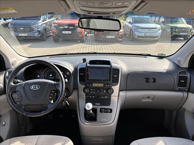 Kia Carnival 2,9 CRDi 136kW 7 Míst - fotka 16 z 43