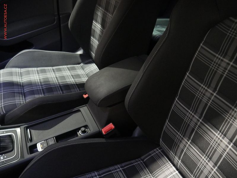 Volkswagen Golf (2016) 2.0 TDi, GTD, DSG, bixen, - fotka 19 z 20
