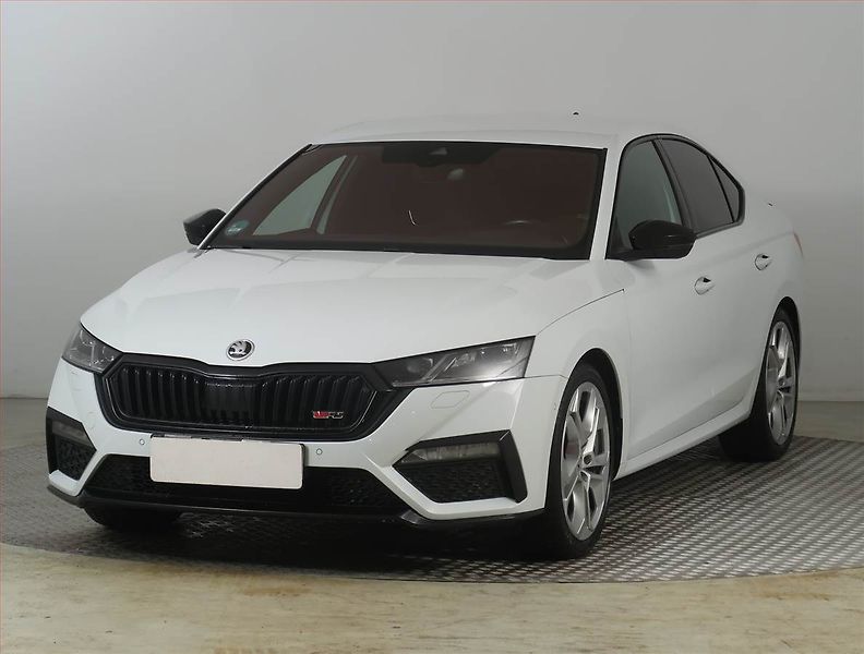 Škoda Octavia (2021) RS 2.0 TSI - fotka 2 z 32