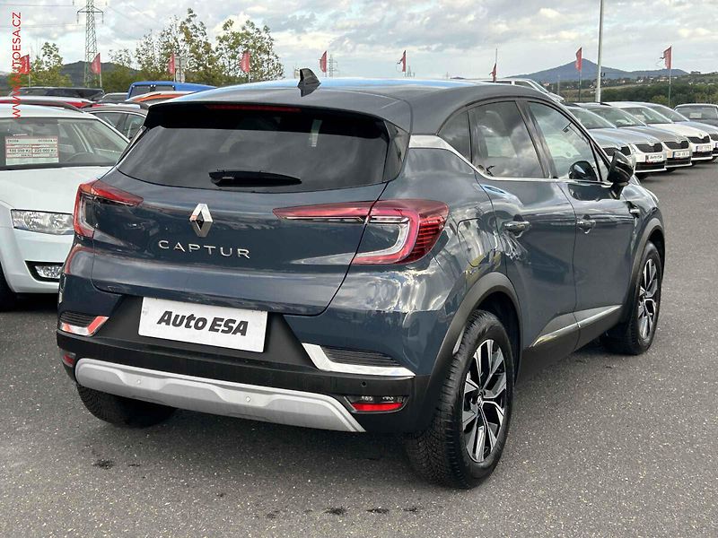 Renault Captur (2024) 1.0 TCe, LED, AC - fotka 4 z 19