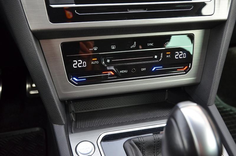 Volkswagen Passat (2021) 2.0 TDi DSG / LED / 74.300km  - fotka 28 z 35