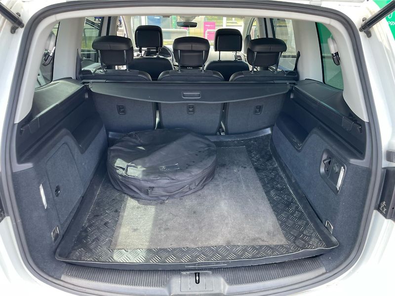 Volkswagen Sharan 2.0 TDi DSG 6st. HIGHLINE - fotka 14 z 26