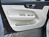 Volvo XC60 Plus B4 AWD Light paket - náhled 8
