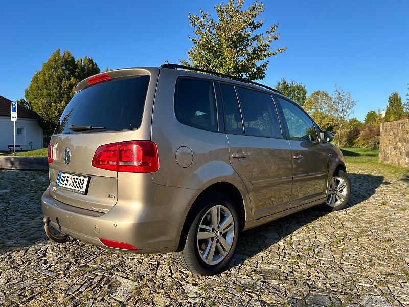 Volkswagen Touran (2012) - fotka 10 z 27