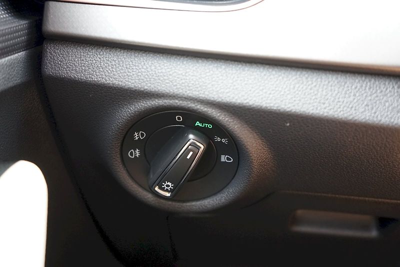 Škoda Kamiq (2021) TSI 110 kW DSG Style - tažné - fotka 24 z 33