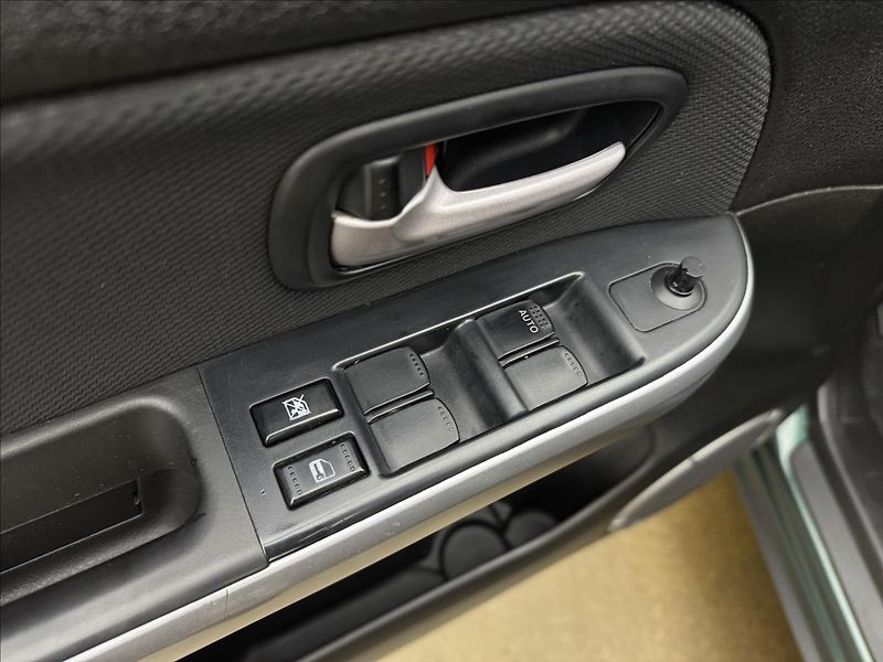Suzuki Grand Vitara 1,9 4X4 TAŽNÉ CZ VELKÝ SERVIS - fotka 19 z 26