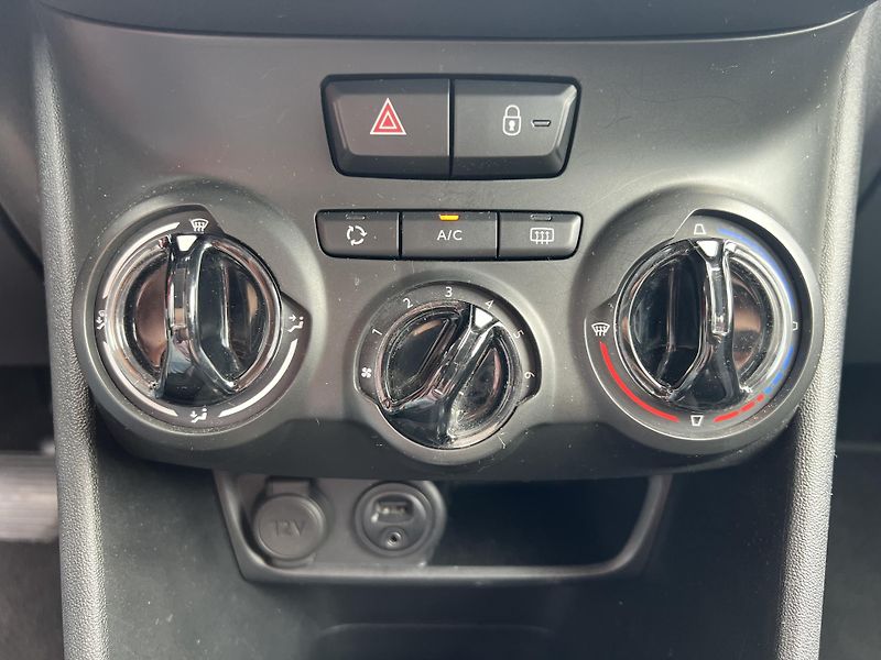 Peugeot 208 1.2*Servis*Tempomat*DPH* - fotka 21 z 37