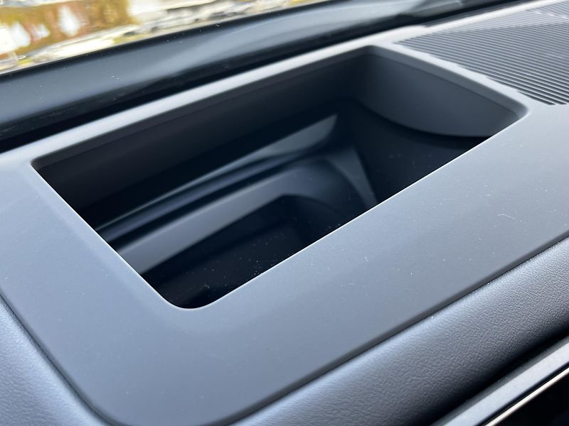 BMW Řada 5 520d xDrive Touring M-Sport - fotka 27 z 31