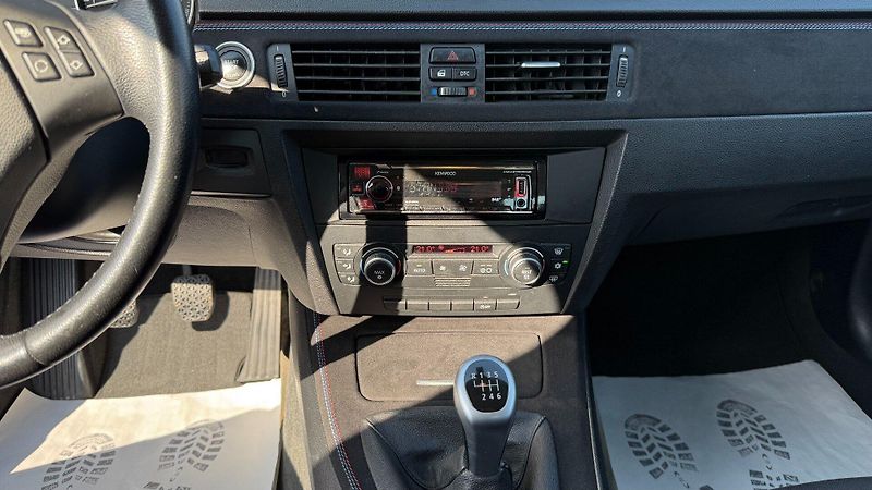 BMW Řada 3 (2009) 318i 105kW *Alu*Keyless*Klima* - fotka 16 z 24