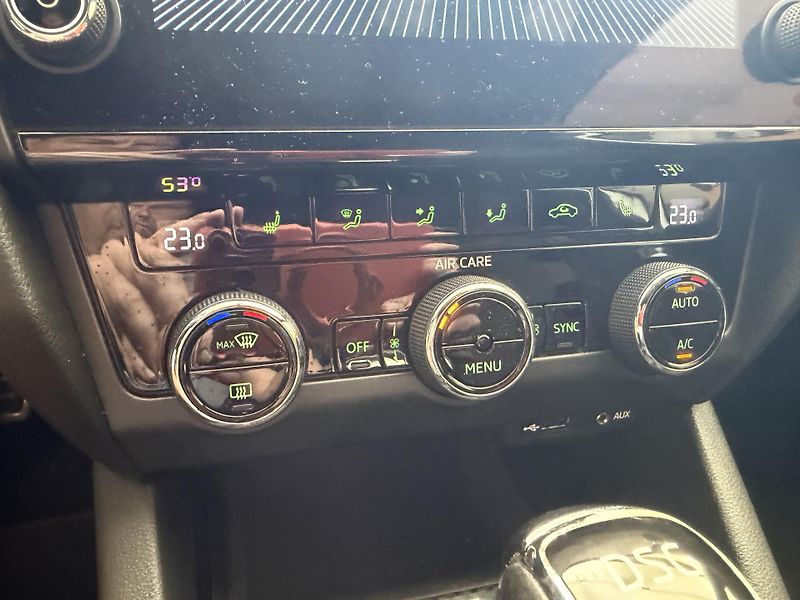 Škoda Octavia RS-4X4-AUTOMAT-SERVIS-TOP-ČR - fotka 18 z 20
