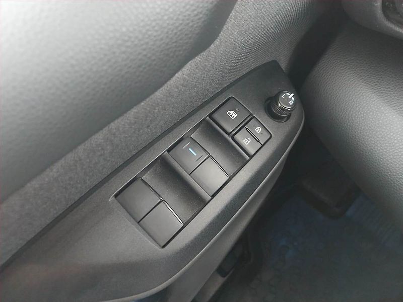 Toyota Yaris (2023) Style 1.5 VVT-i Hybrid - fotka 17 z 18
