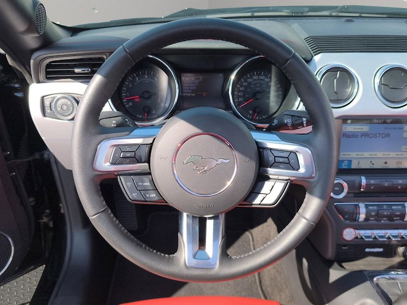 Ford Mustang (2017) Convertible GT 5.0 V8 310kW, Č - fotka 18 z 30