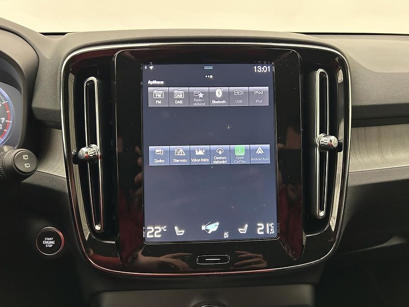 Volvo XC40 1.5 T2 Plus - fotka 27 z 30