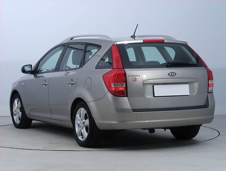 Kia Ceed (2011) 1.6 CVVT, ČR,1.maj, Serv.kniha - fotka 4 z 16