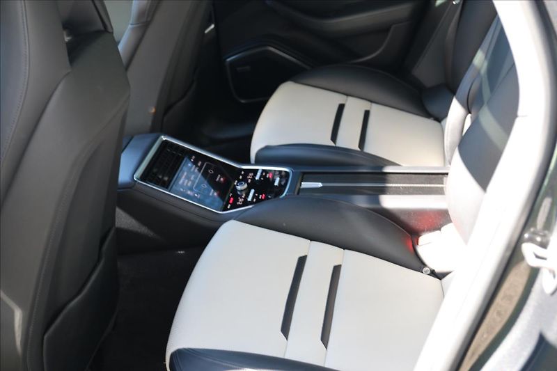 Porsche Panamera 2,9 343KW, DPH, ČR,4 E-HYBRID - fotka 47 z 77