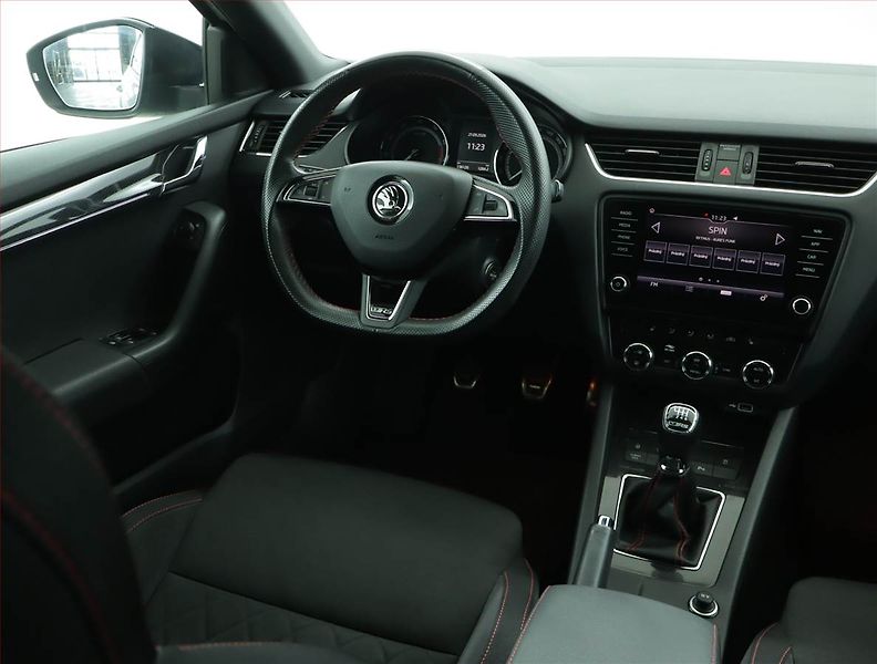 Škoda Octavia (2018) RS 2.0 TSI, Serv.kniha, Navi - fotka 7 z 15