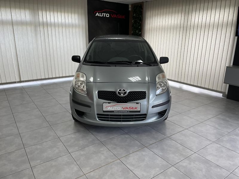 Toyota Yaris 1.0 i ČR 1.MAJ. AC  REZERVACE - fotka 4 z 22