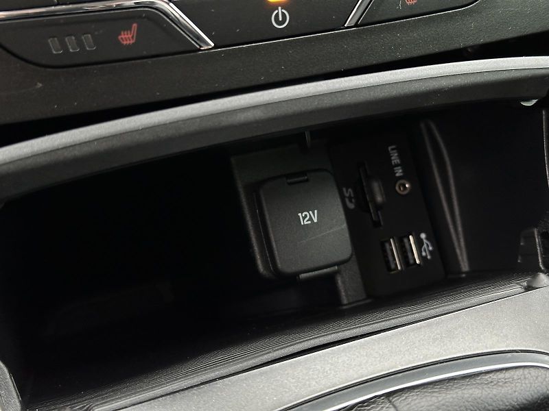 Ford S-MAX 2.0TDCi 150PS AUTOMAT NAVI VÝH - fotka 32 z 46