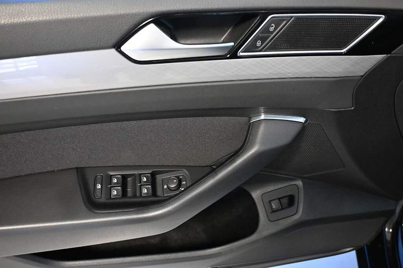 Volkswagen Passat (2023) 2.0 LED DSG ACC BUSINESS Kamer - fotka 17 z 29