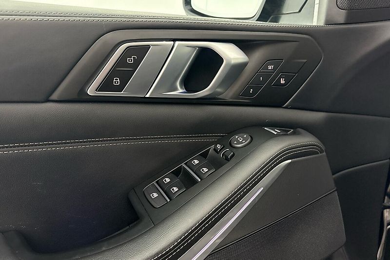 BMW X5 xDrive30d - fotka 16 z 28