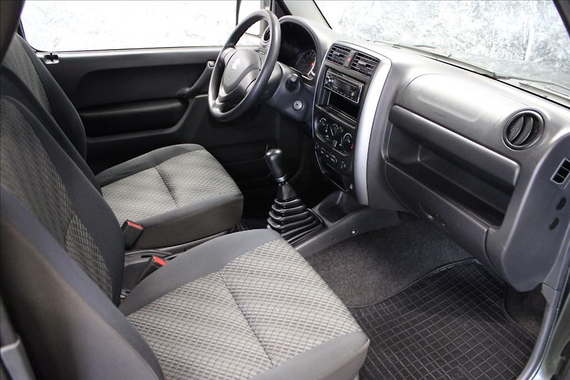 Suzuki Jimny 1,3 i 4x4 tažné, 1.majitel - fotka 11 z 32