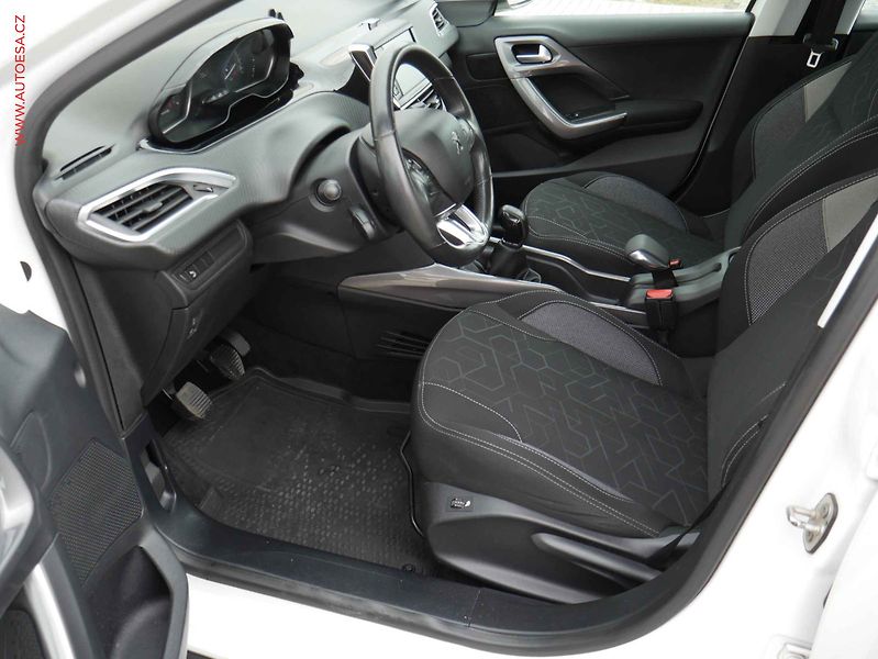 Peugeot 2008 (2017) 1.2PT, 2.maj,ČR, Active - fotka 9 z 18