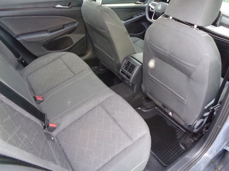 Volkswagen Golf 1.5 eTSI DSG Life 110 kW - fotka 23 z 30