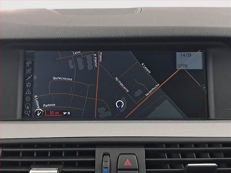 BMW Řada 5 (2011) M Paket 530d xDrive, 4X4 - fotka 21 z 23