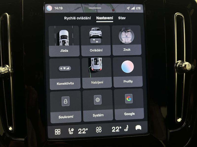 Volvo XC40 CORE RECHARGE REZERVACE - fotka 34 z 47