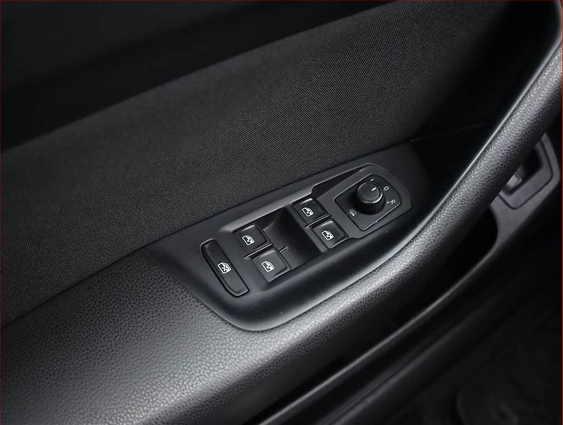 Volkswagen Passat (2015) 2.0 TDI, Automat, Serv.kniha - fotka 18 z 20
