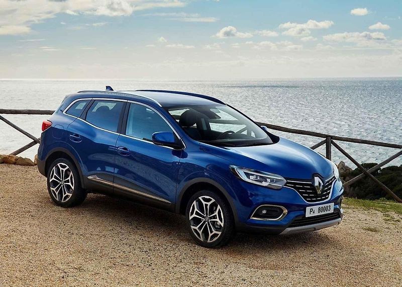 Během letních měsíců zlevňoval hlavně Citroën.