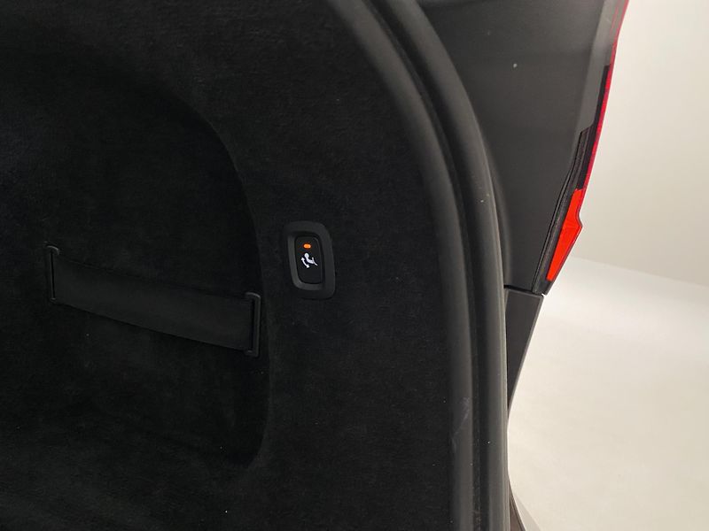 Volvo V90 T6 AWD RECHARGE DARK PLUS AUT - fotka 34 z 61