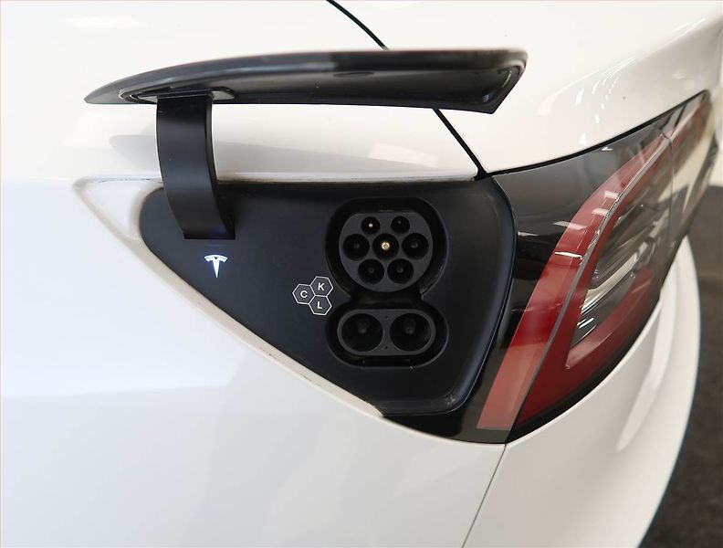 Tesla Model 3 (2023) Standard Range 60kWh, SoH 95% - fotka 32 z 33