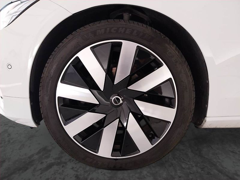 Volvo S90 (2017) D4, Automat, Kůže, Navi - fotka 15 z 22