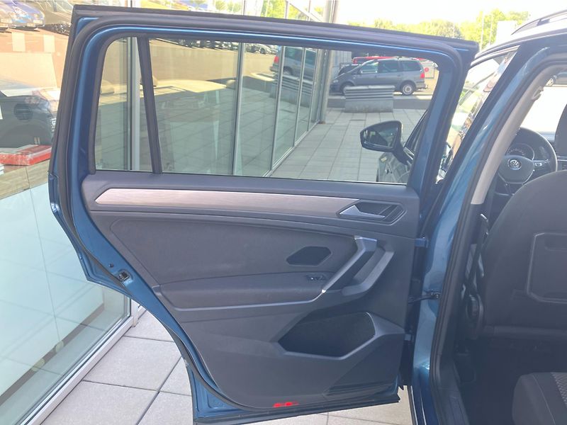 Volkswagen Tiguan 2.0TDi 110 kW 4X4 DSG BUSINESS - fotka 25 z 30