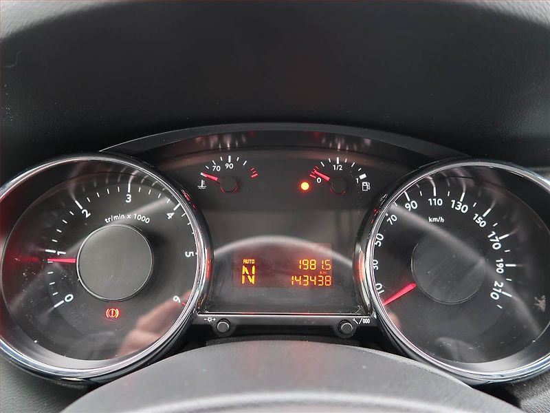 Peugeot 5008 (2014) Active Pack 1.6 HDi, Automat - fotka 11 z 19