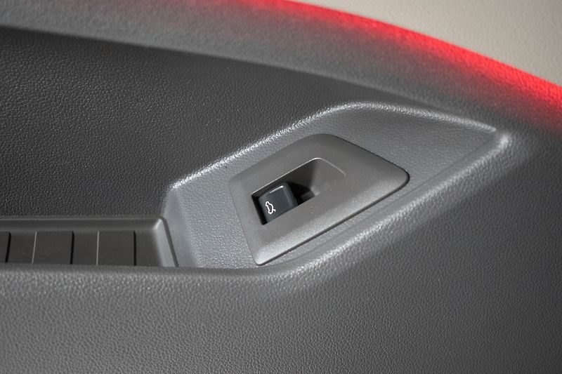 Volkswagen Multivan 2.0 TDI EDITION*TAŽNÉ*DPH*ČR 1 - fotka 17 z 42