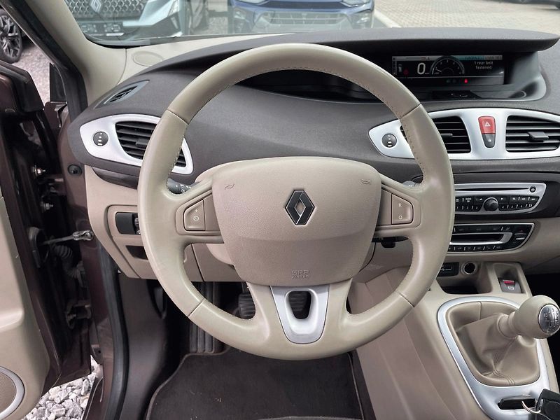 Renault Grand Scénic (2010) 1.5 dCi,78kW,ČR,AC - fotka 12 z 32