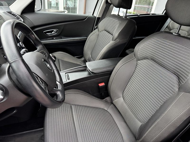 Renault Scénic (2017) 1.5dCi Navi Digi Klima - fotka 23 z 45