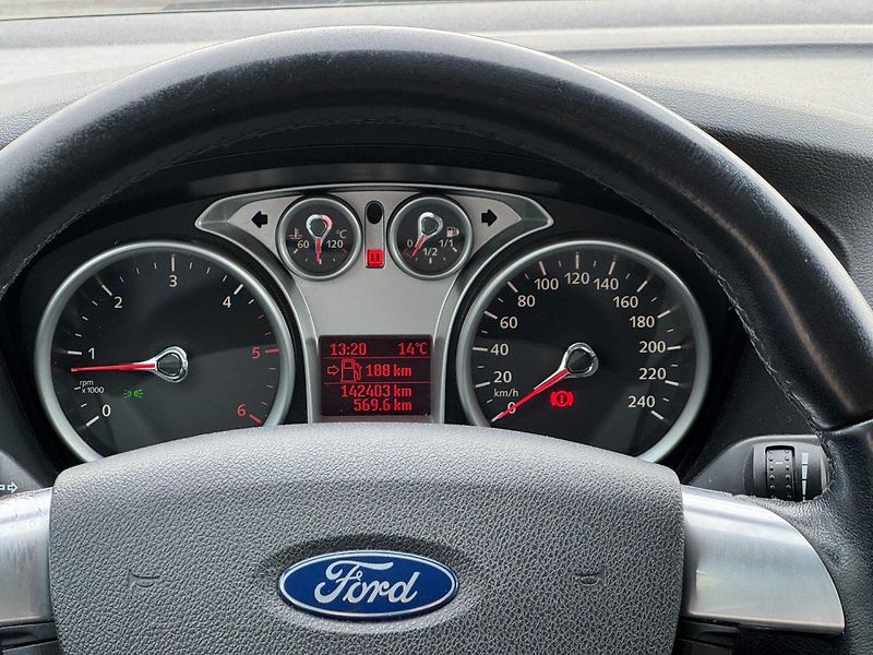Ford Focus (2011) Trend 1.6 TDCi 80kW - fotka 17 z 31