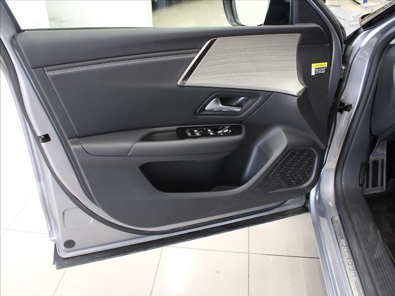 Citroën C5 X 1,6 PHEV 225 Shine 12 170km ČR - fotka 12 z 15