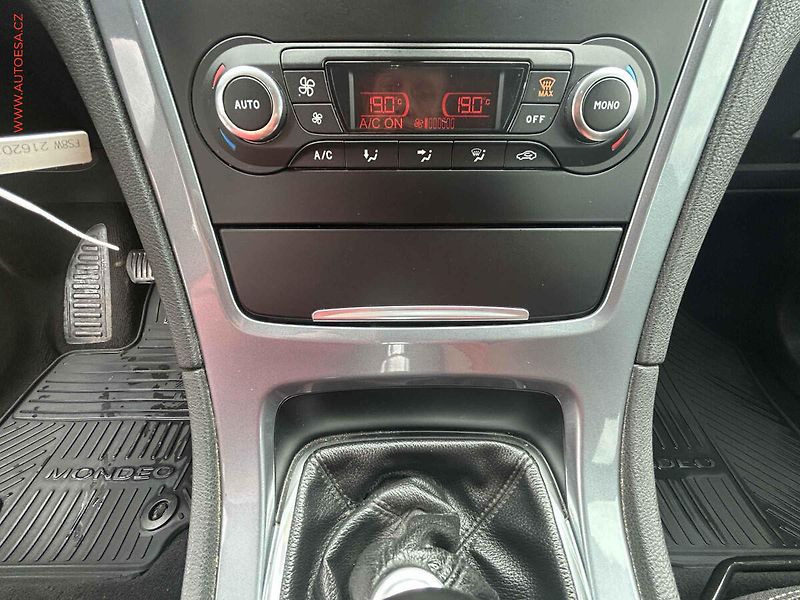 Ford Mondeo (2011) 2.0 TDCi, Klima - fotka 14 z 17