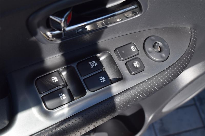 Kia Carens 1,6 CRDI 85KW NÍZKÉ KM VÝHŘEV - fotka 33 z 51