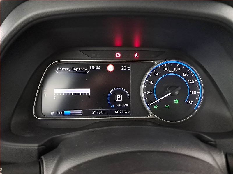 Nissan Leaf (2022) 40 kWh, SoH 89%, Automat - fotka 11 z 19