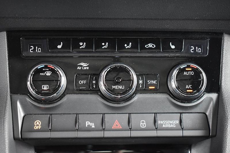 Škoda Karoq (2022) Sportline 1.5TSI 110kW DSG - fotka 23 z 28