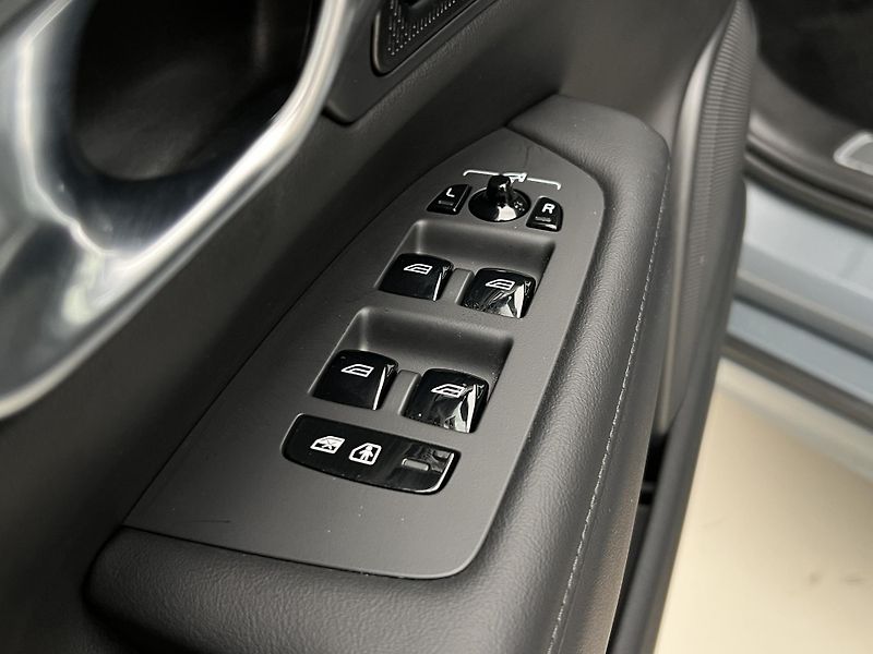 Volvo V90 T6 AWD RECHARGE DARK PLUS - fotka 44 z 46