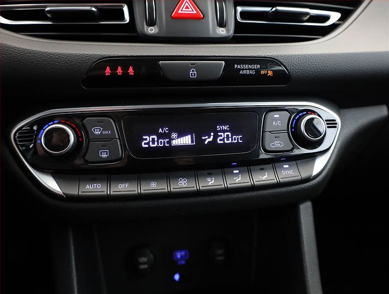 Hyundai i30 (2022) 1.5 T-GDI MHEV, ČR,1.maj - fotka 10 z 20