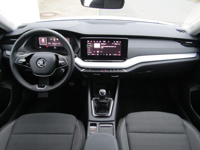 Škoda Octavia IV FL Combi Selection 1.5 TSI - fotka 16 z 30