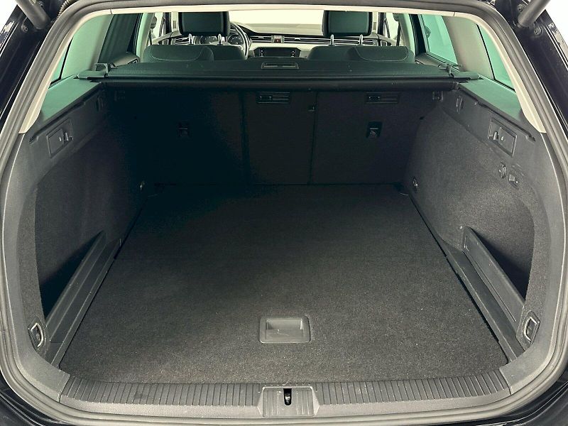 Volkswagen Passat (2022) Business 2.0 TDI 110kW - fotka 29 z 30